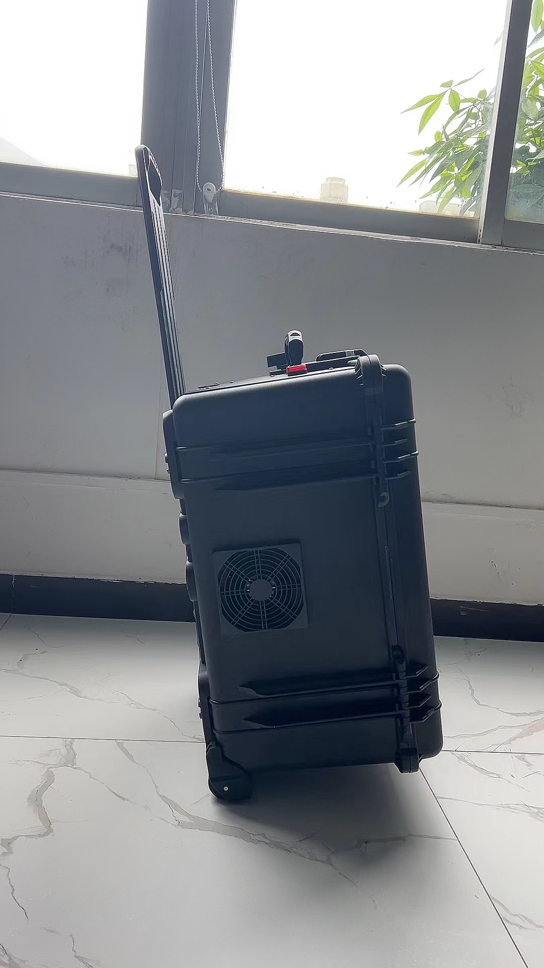 天柱手拉箱型移动通信干扰器